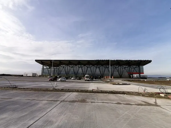 Consiliul Judeţean Braşov apelează la o casă de avocatură pentru a-i reprezenta interesele în dosarul de insolvenţă al firmei Construcţii SA Sibiu