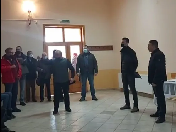 Punctul de vedere al locuitorilor din Podu Oltului: „Noi ne dorim autostradă, dar nu aici”