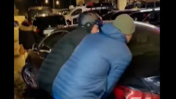 „Ai parcat ca un bou”: Maşină de Bucureşti şi un autobuz plin de braşoveni
