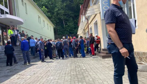 21 de „puturoşi” sau „cei mai buni”? Directorul de la RIAL, acuzat că a dat afară pe toţi cei care-i stăteau în cale 
