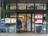 „Omul cu mască”: Fura doar expresoare de cafea, alți doi îi ascundeau marfa la Arad. A devenit suspect pentru repetatele vizite în același magazin din Brașov