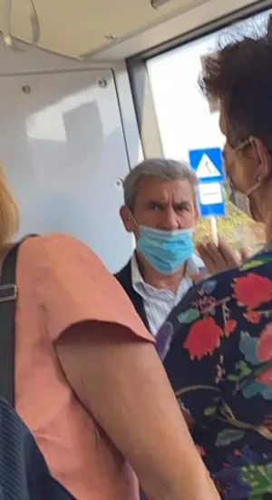 Îl căutau, era mort: Braşoveanul filmat când se masturba în autobuz, cu ochii pe o fetiţă de 12 ani