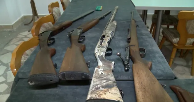 Feldioara şi Hălchiu: Două dosare penale pentru port-armă. Alte 5 permise retrase