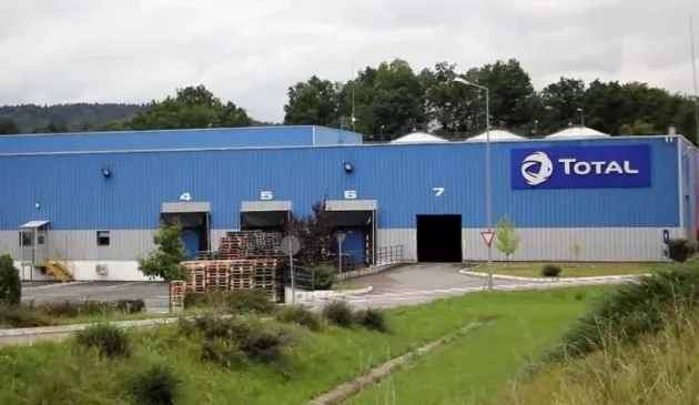 Francezii care au cumpărat vechea rafinărie a Braşovului vor să producă la Cristian un aditiv care se utilizează la motoarele diesel de ultimă generaţie