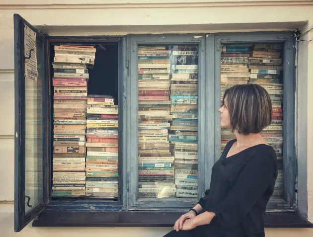 Provocare pentru braşoveni: Lectură la fereastră 