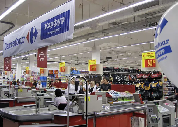 Carrefour şi Profi retrag de la raft produsele din Rusia