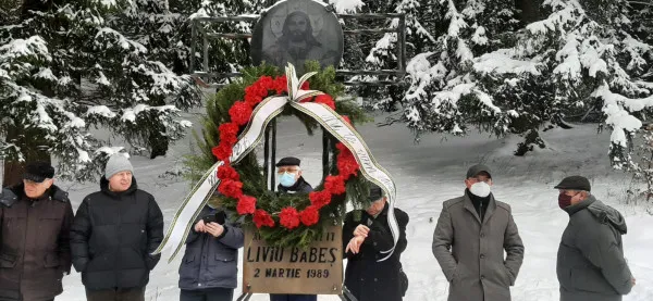Liviu Cornel Babeş, torţa vie de pe pârtia Bradul. Comemorarea de ieri a stat sub semnul războiului din Ucraina