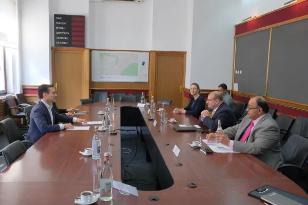 „O oră de discuţii pentru Braşov şi America”