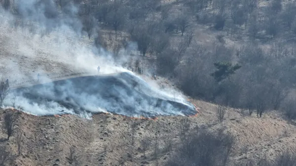 Incendiu „la firul ierbii” pe Dealul Lempeş. O săptămână cu zeci de hectare de vegetaţie aprinsă