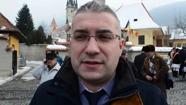 Cu el, la fel: Primarul Braşovului, criticat de subprefectul Pătraşcu pentru modul în care se ocupă de mirosuri, mediu, zone verzi