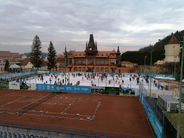 Baza sportivă Olimpia are un nou administrator. În următorii 10 ani, de patinoar și terenurile de tenis se va ocupa Serviciul de Public Judeţean de Protecție a Plantelor Braşov