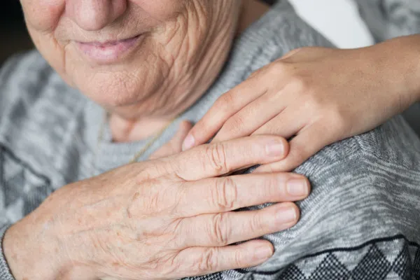 Din 4 aprilie, pensionarii cu venituri până în 1.200 de lei pot cere tichetele de Paşti
