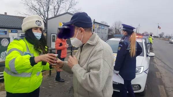 Poliţia, cu ceai şi cafea în trafic