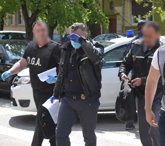 Ce păţeşte un poliţist care recunoaşte că ia mită: 24 de ore în arest şi… „ies la pensie”