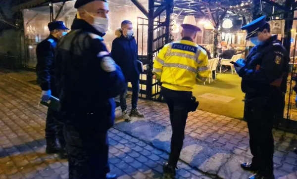 „Întâmpinaţi” de Poliţie la ieşirea de prin baruri: razie de noapte, 113 de persoane legitimate