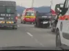 DN 1:  Toți teferi după o cascadorie. DJ 104K: 3 pe targă, după o răsturnare în șanț