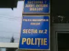 N-a apucat să pună mâna decât pe telefon: scos cu Poliţia din casă pentru că voia să-şi bată soţia