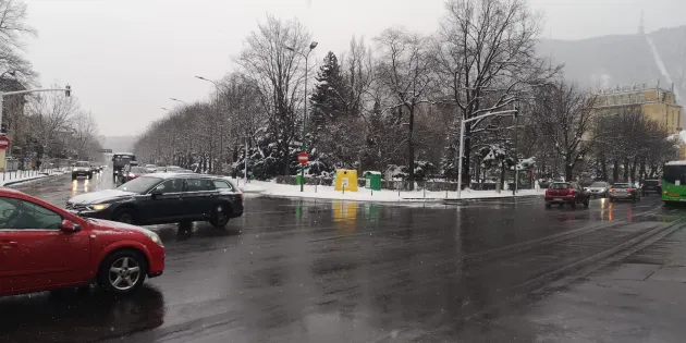 O dis-de-dimineață de primăvară, cu 53 de utilaje de deszăpezire pe străzile Brașovului