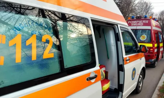Accident între Hurez şi Săsciori, un autoturism şi un utilaj agricol au intrat în coliziune