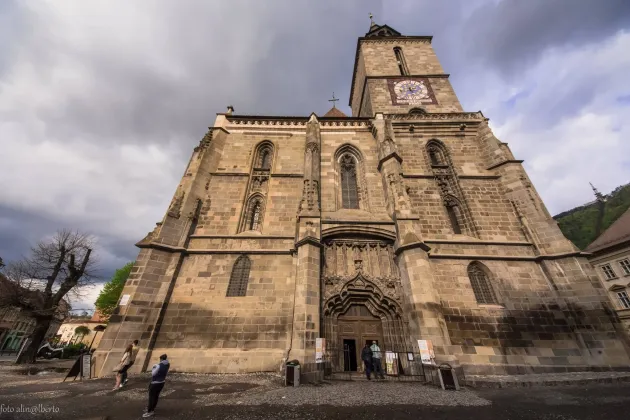 Liceean până în 17 ani? Biserica Neagră caută ghizi voluntari pe timpul verii