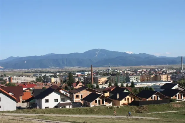 Codlea: Evacuat după ce şi-a bătut şi fata, şi soţia