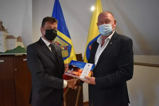 „A murit aşa cum a trăit”. Doliu în oraşul ucrainean înfrăţit cu Râşnovul