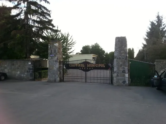Bucătăria Braşovului, la Cimitirul Municipal: 10.000 de porţii pe zi, pentru elevi şi boschetari
