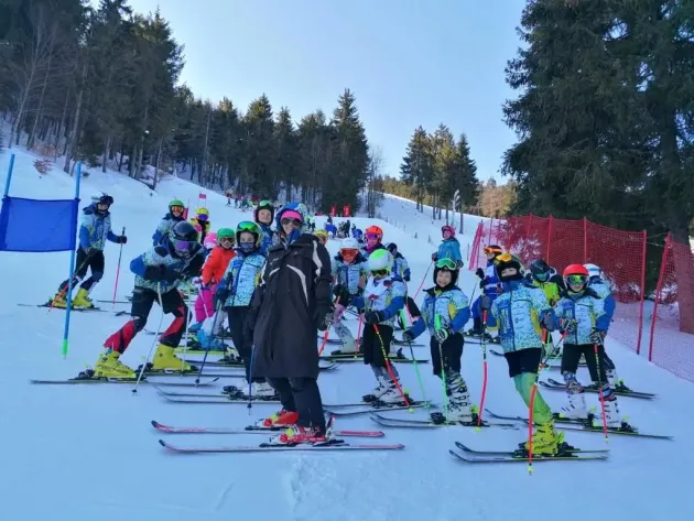 Cinci medalii pentru schiorii Coronei la Cupa Gândăcel