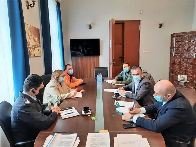 Braşovul s-a organizat: Depozitul Ucraina – la Metrom, banii – la Crucea Roşie