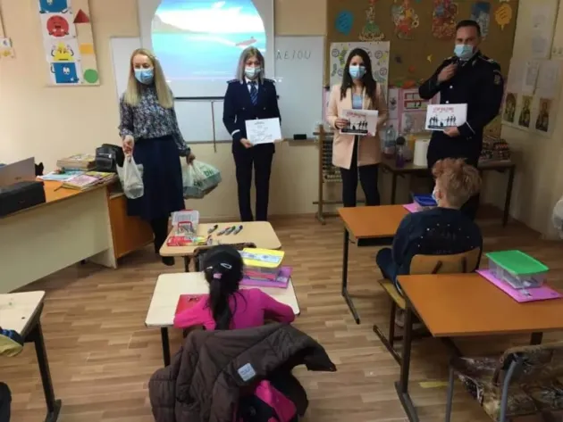 Poliţiştii „au predat” la Teliu şi Budila