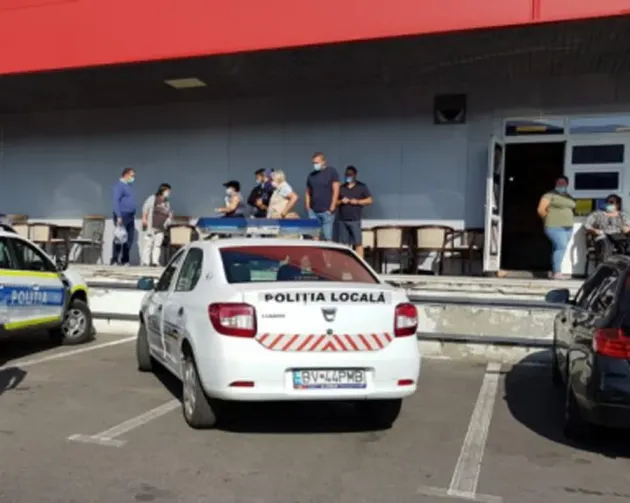 O teroriza la serviciu