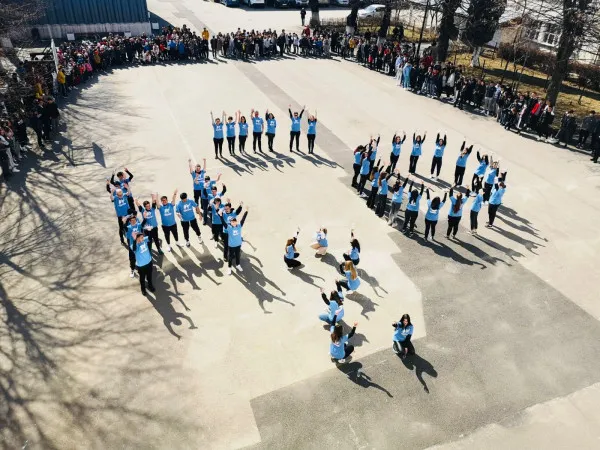 H2O, „nu suntem cămile”