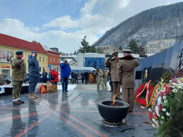 Luptăm sau dezertăm? Braşovul a marcat azi Ziua Deţinuţilor Politic Anticomunişti, un eveniment şi mai încărcat de emoţie, în contextul războiului din Ucraina
