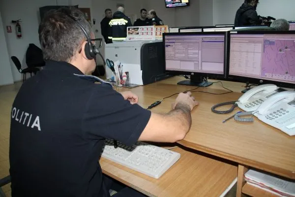 Dau atacul în gaşcă: Copil bătut la mall pentru un telefon, de alţi 3 adolescenţi