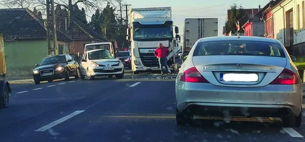 DN13: Şoferiţă vs TIR