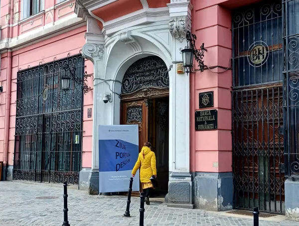 Din 1950, nevăzută de nimeni: BNR Braşov, primii 400 de vizitatori    