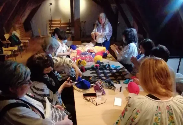 În culorile drapelului: 700 de ciucuri pentru 3 cai care vor defila duminică, la Parada Junilor