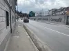 Braşoveanul, în pericol pe trotuare? Ori prea înguste, ori pline de mașini