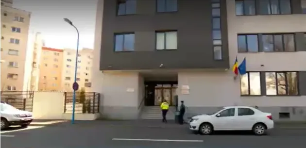 Cu violatorul în casă, trebuia să îi mai spună și „tată”. Caz scandalos la Brașov