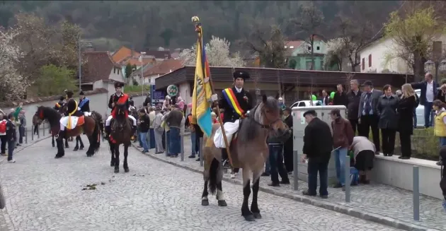 Ce mesaj transmit junii braşoveni prin coborârea în Cetatea Braşovului 