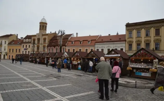 Producătorii locali din Braşov nu au ocupat toate standurile de la Târgul de produse alimentare din Piaţa Sfatului