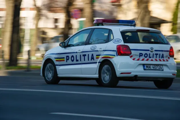 Ridicat de la domiciliu: 10 luni la puşcărie pentru „violenţă în familie”