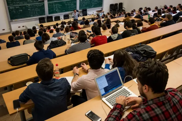 Proiect: Predarea online în universităţi ar putea fi oficializată prin ordonanţă de urgenţă