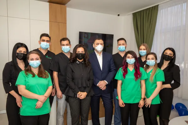 Dinți ficși în 24 de ore, inovația de care poți beneficia acum și în Brașov