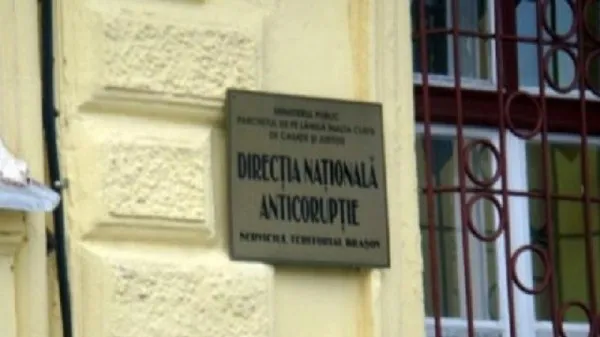 Cârtiţe în DNA Braşov: Din 2020, îşi informau „clienţii”