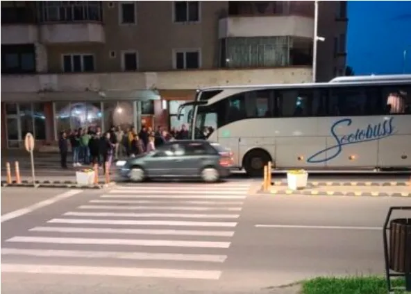 Călcat de autocar: Beat, dar pe zebră