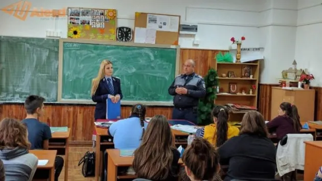 Ora cu poliţişti la catedră, în nouă şcoli din Braşov