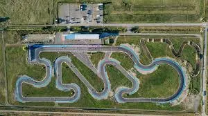 Prejmer: Bungalow-uri, lângă circuitul motorsport   