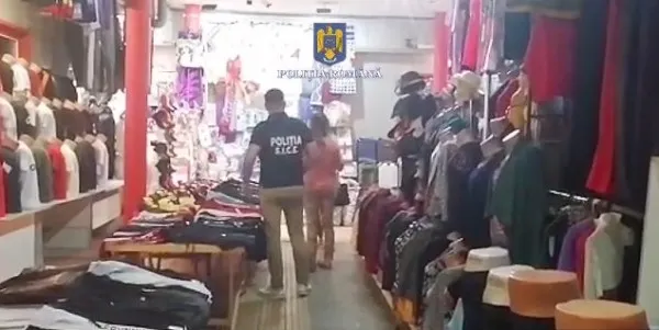 Poliţia a golit tarabele de la Astra de lux cu etichetă de Turcia sau China