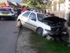 18 ani, „botezul” de şofer:  beat, a furat o maşină şi a intrat în gard